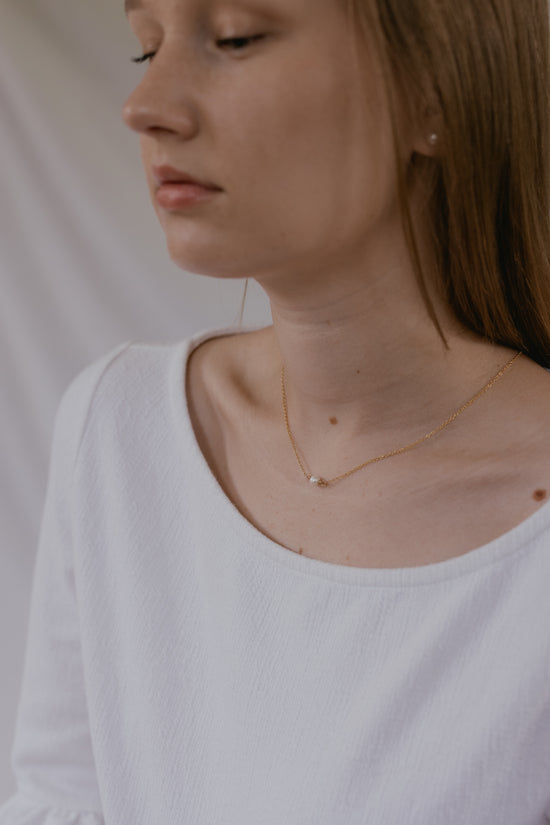Lily Mini Pearl Necklace